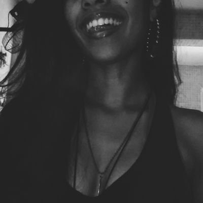 Primeiro que nem sou gente,
sou pura obra de arte 🖼🎨