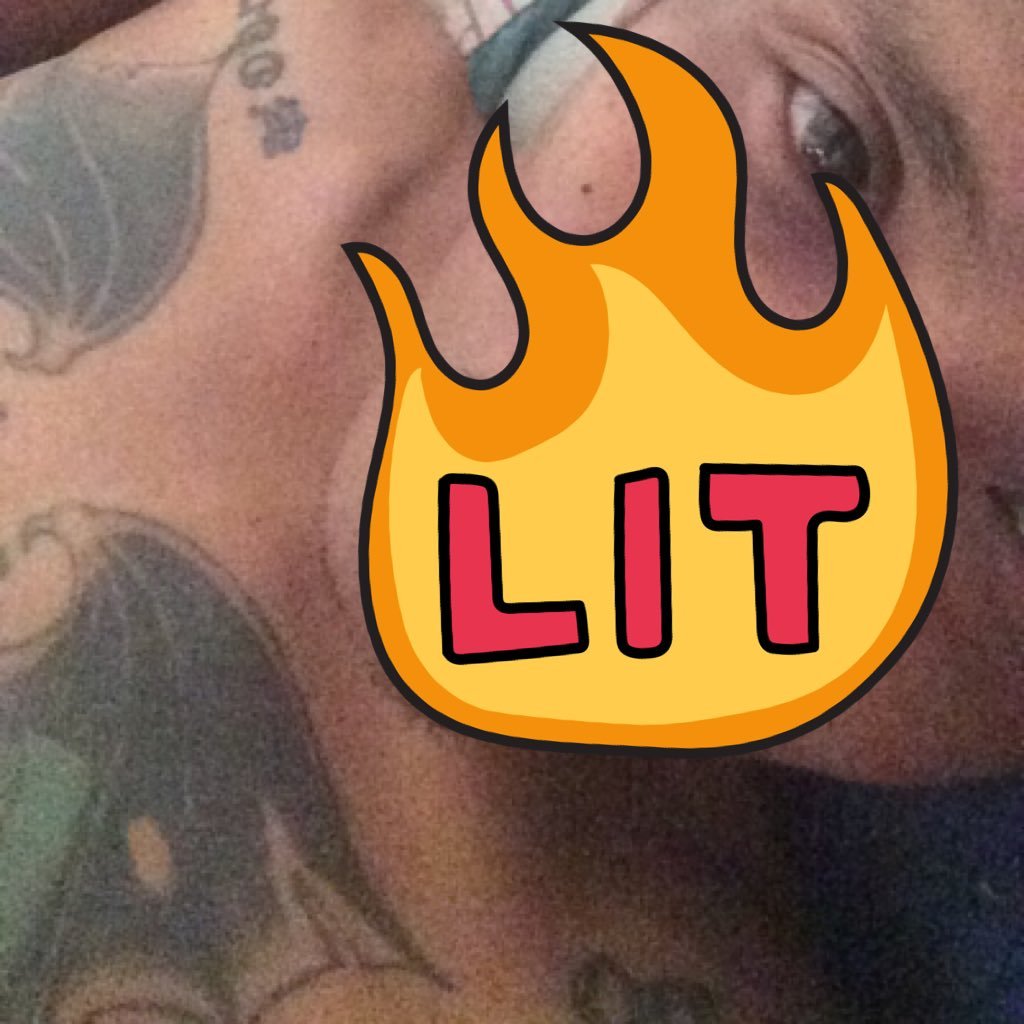 pemuastantemks's profile picture. aku laki2 kontol bergerigi & Pemuas Tante tante yang lagi kesepian . khusus daerah makassar / DM jika tante pengen di puasin hasratnya