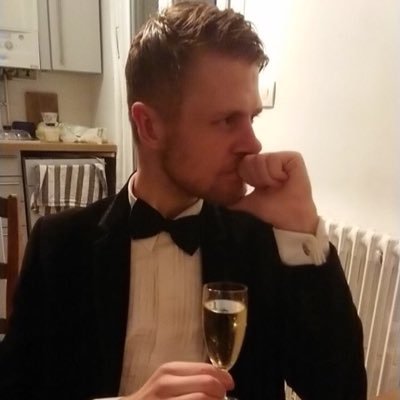 Jobbar med E-handel & Inköp. Jag älskar det sköna med vinet ändå mer.