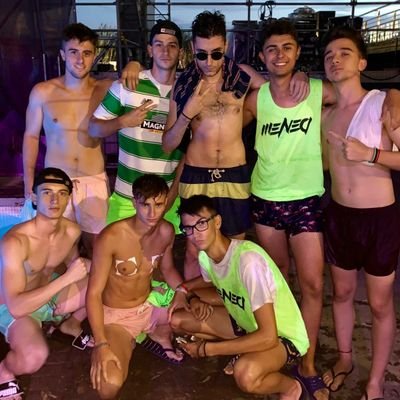 Dios me dio dos piernas para correr tras el balón,no para ir detrás de una mujer a la que no le intereso