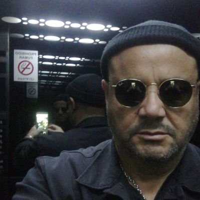 IpinzaCarlos's profile picture. 