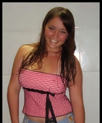 Se você pudesse ver
Que eu sou a única
Que te entende
Que te teve aqui por todo esse tempo
Então por que você não pode
Ver que você pertence a mim ♫