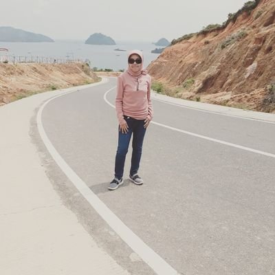 rinanirinani's profile picture. Traveller. Catlover. Emo.