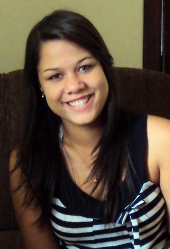 Leonina, flamenguista, extrovertida,bipolar ,chata, idiota, fácil de se conviver, Deus ,sedutora . quer vê ? follow-me raawr !