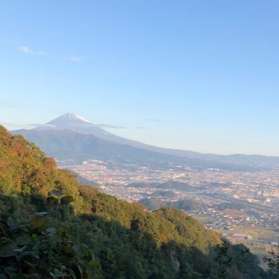 昭和21年発足。「歩いてでしか行けない場所がある。」をモットーに、男子25人、女子10人で活動しています。