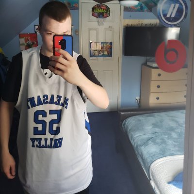 VNyknicks's profile picture. I play for the the school team for the pleasant valley bears basketball 🐻🏀 plays track and field for the pleasant valley bears 🏃‍♂️🐻