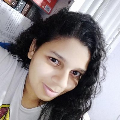 heyitscaah's profile picture. Designer, quase-escritora, faladora de merda profissional, leitora de livros com qualidade duvidosa e residente permanente em um consultório de terapia.