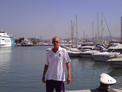 Builder, Luton Town fan