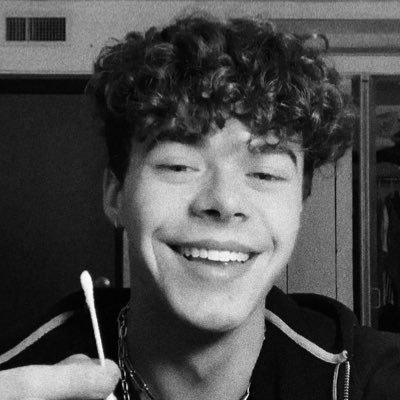 loiusveth's profile picture. fan account