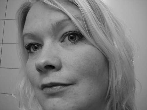 gunnmnisja's profile picture. Still a youngster at 32, published my first novel august 2011, Naken i hijab. Likes literature, culture, nature, food and travels - and to ravel about it.