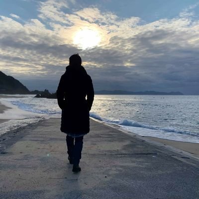 イタリアの南 #カラブリア州 で犬と暮らす会社員。趣味で現地コーディネーター・通訳・ #養蜂 をしています。食べ物関係は→ @cucina_eri