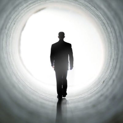 هناك نورٌ في آخر النفق ، إياك أن تيأس أو تفقد الأمل..