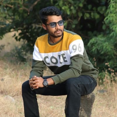 चित्रपटात जे मी पहायचो,
स्वत:ला अगदी तसच समजायचो !
आयुष्याला अर्थ नव्हता तेव्हाही,
मी स्वत:ला नायक समजायचो !