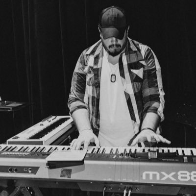 Promise Church Worship Leader Musician: Piano, Key's and Bass Player ⚽️🇮🇹🇵🇪🎹🎸