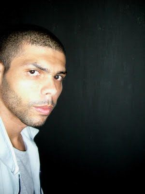 Twitter criado para postar rimas do grande MC Marechal @mcmarechal. #umsocaminho Desde 08/01/2011 Criado por @artenasruas