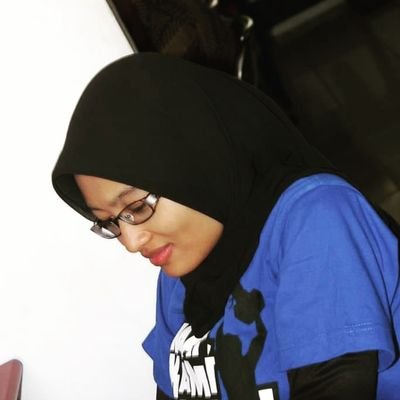 slashyblue's profile picture. mom of 2 👦👦 || mr.crayon's wife