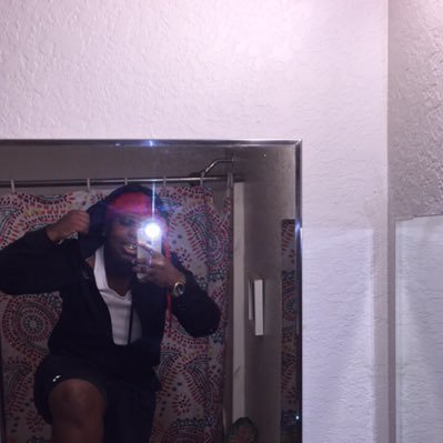 |Loyalty out values everything 🦅🎯| Sc:@zaayvibez | 🏚💤| 🏳️🌈| 19