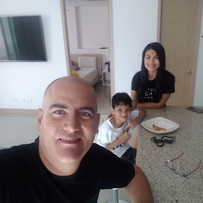 La vida es corta, pero larguísima si la vivimos bien, en paz y con amor. la vida es una sola.