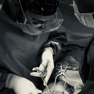 أكاديمي و استشاري جراحة أورام العظام و الجراحة الترميمية للأطراف السفلية | الزمالة الكندية جامعة تورونتو @UofT جامعة الملك سعود @_KSU | مجمع الحبيب الطبي العليا