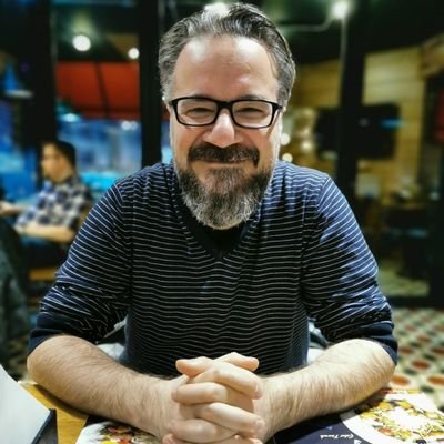 Grafik tasarımcı, radyo programcısı, blues mızıka, lap steel ve bass  gitar icracısı.