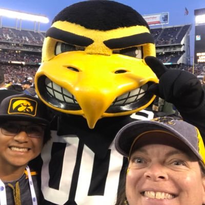 SarahIsAHawkeye's profile picture. Mom, Daughter, Sister, Friend, & wanna be crafter.