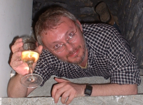 JustTheEngineer's profile picture. Ingenious engineer, slightly dotty...🧙‍♀️ Only interested in correct, not in political correct. Don't like religion. And yes, I am the center of my universe!