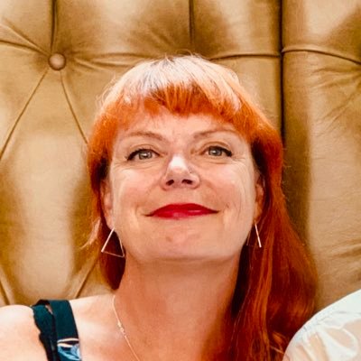 Wordy wanderer. Freelance PR. Writer. Founder @dilliebooks One of those Vegan🌱Running🏃🏻♀️Yogi🧘🏻♀️ types. Lover of 🇬🇷sunsets and flip flops. 👣 🇪🇺