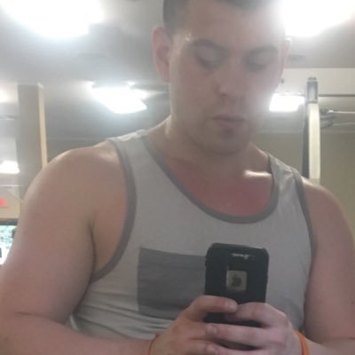 I love to workout I love to play video game I love to hang out i just love the gym I like a gym rat and I just love to workout I stay in shape #gym