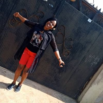 I am very jovial and a sapiosexual. I enjoy cooking. chef🤓🤓, entrepreneur.