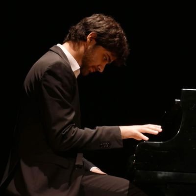 Pianist

Master deegree in Hochschule für Musik Franz Liszt, Weimar