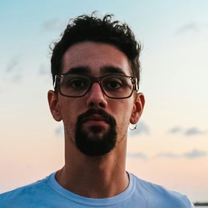 Sinaoqueira's profile picture. Pernambucano, Editor de Podcast, Nerd, Guitarrista e Bori Bildê em construção