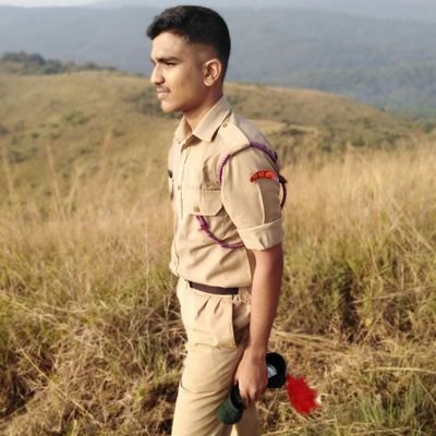 अग्रतः चतुरो वेदः पृष्ठतः सशरं धनुः।
इदं ब्राह्मं इदं क्षात्रं शापादपि शरादपि।।