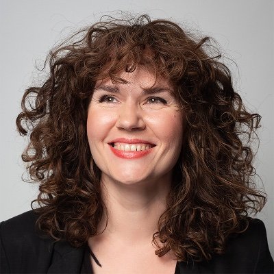 🎨 Senior Design Leader ✨ Consultant ✨ Mentor ✨ Speaker ✨ Lecturer ✨ Mother of Cats and Dragons (She/her)