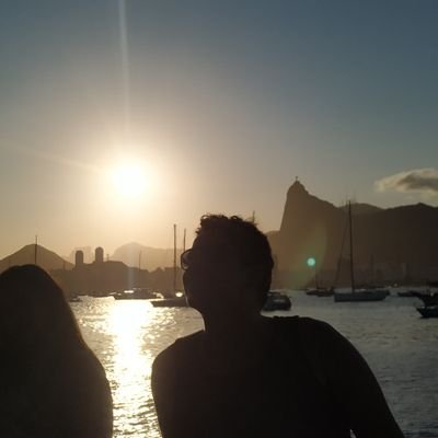 professor, doutor, historiador, pesquisador, nadador, gastador, namorador, viajador e manjador.