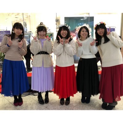 主にLittleGleeMonsterさんが歌う曲をカバーする女性5声のアカペラガールズバンドです。社会人アカペラサークルDo素人所属。大阪を中心に活動中です!大体なつみ/みさき/まき/あおい/えりの順番で並びます!