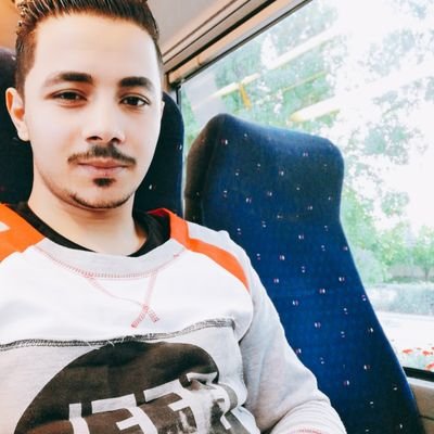 گالجنون أهوي وجودگ بجانبي ، وگأنني لم أعرف شيئاً بالحياة سوي أني أعشقگ ... 💙