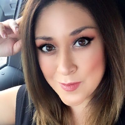 Ex-Presentadora y reportera de Tv , Locutora, Comunicadora, Esposa y Madre full time.