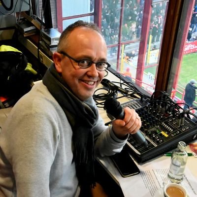 StevenVerhamme's profile picture. houdt van zijn mooie gezin, enthousiast lesgeven, kritische journalistiek, veel muziek & basket + voetbal