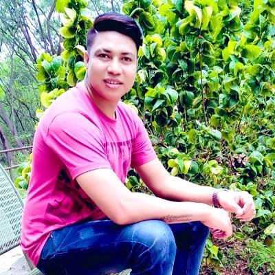 हामीले हाम्रो सबै उमेरमा उही गल्ती गरेका छौं; धुलो अनुहार मा थियो; र हामी ऐना सफा राख्यौं!