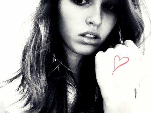 CaatchMeBaby's profile picture. Hey !! (: My names Angéline, im 15 years old. Im french but i live in belgium. And thats all u have to know. If u wanna know more about me, tweet me xx