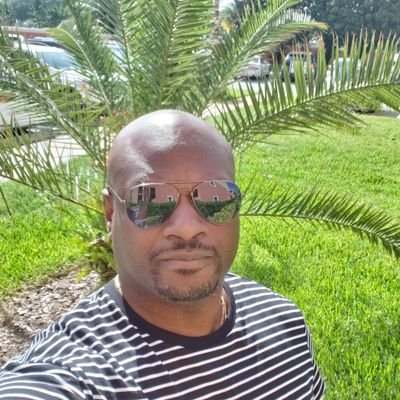 lindsey_marcell's profile picture. 