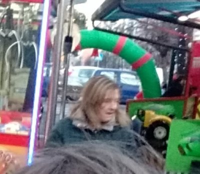 Due figli disabili ed un amabile compagno deficente mi accompagnano.
Femminista. 
Antifascista. 
Antirazzista.