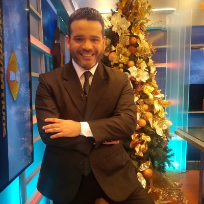 Lunes a viernes soy Anchor de @informativosta y los domingos me quito la corbata como productor del Merengazo del Domingo! RRPP de empresas privadas.