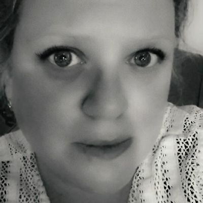 Mariela_Isabel3's profile picture. Dog mom, daughter, sister, aunt, bestie, gf, healthcare worker, writer, music lover, movie buff, doughnut connoisseur, etc. 🌬✨