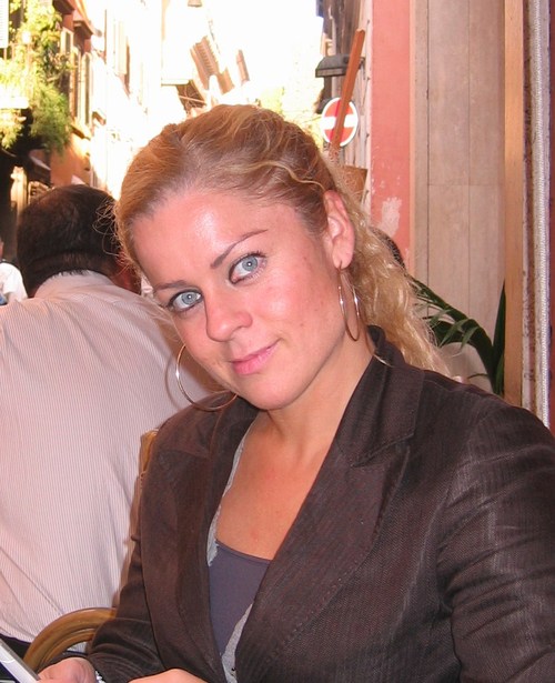 IsabellSeirafi's profile picture. 