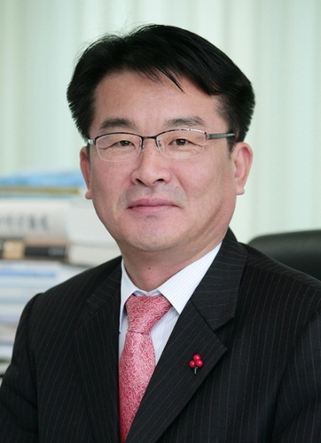 제주 서귀포시청 과장. 음악감상. 수필가. 아이폰메니아