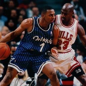応援チーム:GSW。シュート力のある攻撃的なPGとDの鬼が好きです。 カードはカリーとバトラーを集めてます。永遠のアイドルはペニー。