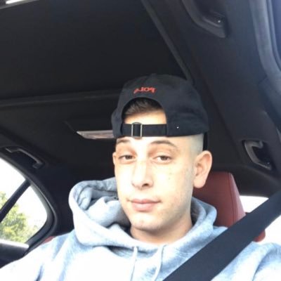 ARozayy23's profile picture. 
