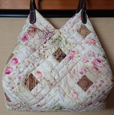 pattiwa_kumama's profile picture. パッチワーク大好き。教室に通わず、独学です… 時々、編み物。 音楽は、小田さんOnly 田舎ぐらし 家族は８人と犬２匹