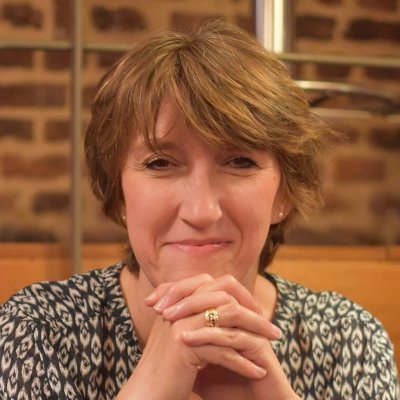 J'oriente, je conseille et j'accompagne les femmes qui veulent entreprendre via des conseils juridiques, de la consultance en organisation et des formations.